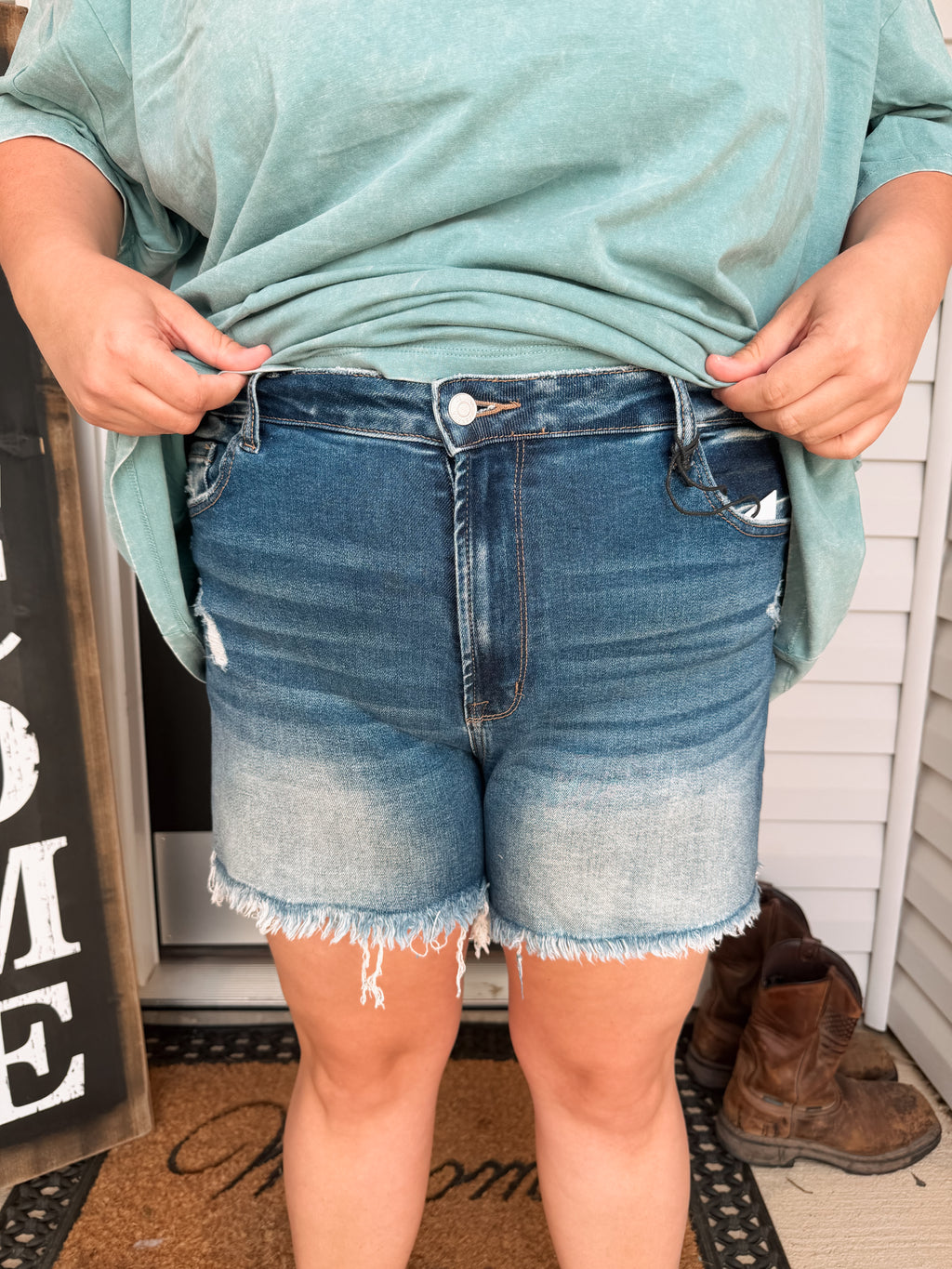 PLUS Size Vixon Frayed Short